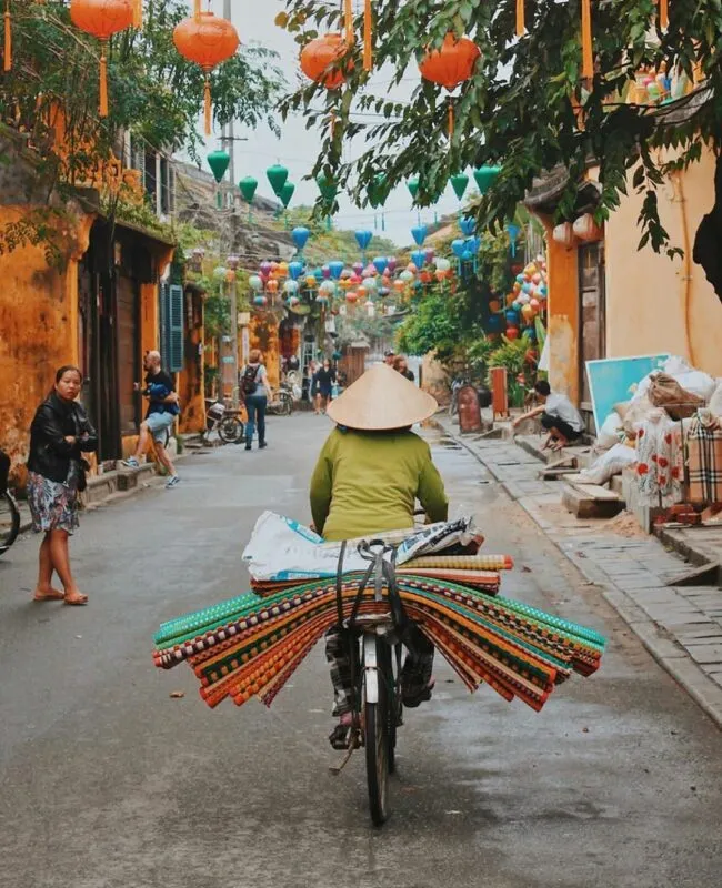 Hoi An, 1. Halong Bay, 2. Ho Tay Water Park, 3. St Joseph Cathedral, 4. Xeo Quyt Forest, 5. War Remnants Museum, 6. Municipal Beach, 7. Hoa Lo Prison Museum, 8. Hanoi Old Citadel, 9. Hang Bac Temple, 10. Hoan Kiem Lake, 11. Nha Trang, 12. Vietnam Military History Museum, 13. Turtle Tower, 14. Hoi An, 15. Kota Ho Chi Minh, 16. Ba Na Hills, 17. Sa Pa Terraces, 18. Kota Hue, 19. Marble Mountains, 20. Con Dao Beach, 21. Hoi An, 22. Ba Be Lake, 23. Saigon Zoo, 24. Cat Ba, 25. Vinpearl Land, 26. Sapa, 27. Can Tho, 28. Pham Ngu Lao Street, 29. Pulau Phu Quoc, 30. Ban Gioc Detian, 31. The Sand Dunes, 32. Monument Hue, 33. Pagoda Jade Emperor, 34. Thien Mu Pagoda, 35. Taman Nasional Phong Nha-Ke Bang