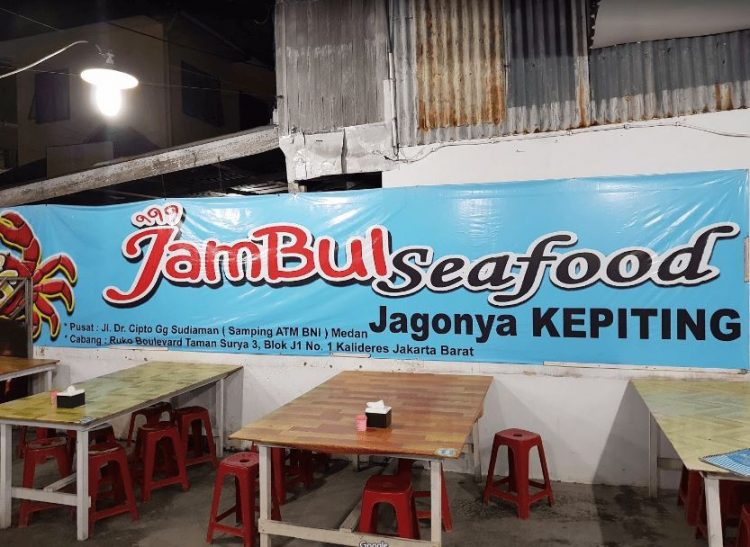 Jambul Seafood, 1. Soto Kesawan Enak Tenan, 2. Mie Ayam Jamur Kumango, 3. Warkop Elisabeth (Tutup), 4. Lontong Kak Lin, 5. Mie Balap Wahidin, 6. Restoran Tabona, 7. Tip Top Restoran, 8. Sop Sumsum Langsa, 9. Seafood jalan Wajir, 10. Mie Aceh Titi Bobrok, 11. Ayam Pepes Medan, 12. Rumah Makan Pohon Pisang, 13. Mie Ayam Jamur Amigos, 14. Jambul Seafood, 15. Nasi Ayam Mama Koki, 16. Cha Sio Afoek 88, 17. Fuk Yen Cheong Fun, 18. Rumah Makan Sipirok, 19. OnDo Grill Batak, 20. Bihun Bebek Kumango, 21. Sate Memeng, 22. Restoran Nelayan, 23. Medan Walk, 24. RM. Sinar Pagi, 25. Socrates Vegan, 26. Dim Sum Ayong, 27. Tongs Soy Milk & Beancurd, 28. Pondok Lesehan Keluarga Sedap Mantap, 29. Daebak Korean BBQ Restaurant, 30. Sushi Boat, 31. Es Cream Fountain Medan, 32. Martabak Yurich, 33. Kuliner di Jalan Ring Road, 34. City Ice Cream, 35. Kopi Ong