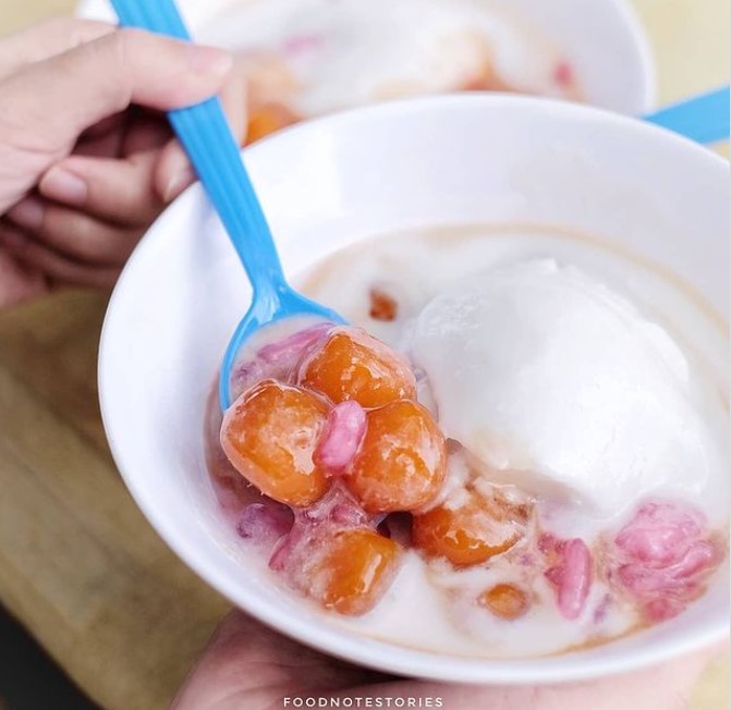 Kolak Campur Ibu Sari via Instagram.com @foodnotestoreis, 1. Restoran Braga Permai, 2. Mie Rica Kejaksaan, 3. Soto Ahri Bandung, 4. Kue Balok Cihapit Mang Udju, 5. Warung Taru, 6. Nasi Kuning Sumur Bandung, 7. Warung Utem, 8. Sate Jando, 9. Bubur Ayam Mang H. Oyo, 10. Lontong Sayur Padang Dipatiukur, 11. Kupat Tahu Lontong Kari Cicendo, 12. Bubur Ayam Jalaprang, 13. Sate Hadori, 14. Soto Ojolali, 15. Bubur Ayam Gibbas, 16. Kue Ape Family, 17. Kolak Campur Ibu Sari, 18. Kembang Tahu Alkateri, 19. Bubur Ayam Kang Dedi, 20. Bubur Ayam H Amid, 21. Restoran Kehidupan Tidak Pernah Berakhir, 22. Batagor Haji Yunus, 23. Sari Sari – Aneka Kue Jajan Pasar, 24. Soto Sedap Boyolali, 25. Lontong Kari Ayam Bu Sri, 26. Lotek Kalipah Apo 42, 27. Nasi Goreng Aep’s, 28. Bubur Ayam Serburame, 29. Gudeg Jogja, 30. Toko Roti & Kuweh Sidodadi (Toko Sidodadi Roti & Kue), 31. Bubur Ayam Bejo, 32. Gado-Gado Teuku Angkasa / Gado-Gado Tengku Angkasa, 33. Warung Nasi SPG, 34. Warung Nasi Ibu Imas, 35. Roti Gempol, 36. Lotek Mahmud, 37. Cafe Madtari, 38. Warung Kopi Purnama, 39. Kupat Tahu Gempol, 40. Lontong Kari Kebon Karet, 41. Warung Bu Eha, 42. Surabi Cihapit