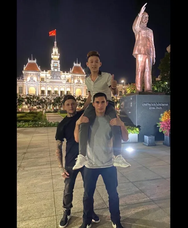 Kota Ho Chi Minh, 1. Halong Bay, 2. Ho Tay Water Park, 3. St Joseph Cathedral, 4. Xeo Quyt Forest, 5. War Remnants Museum, 6. Municipal Beach, 7. Hoa Lo Prison Museum, 8. Hanoi Old Citadel, 9. Hang Bac Temple, 10. Hoan Kiem Lake, 11. Nha Trang, 12. Vietnam Military History Museum, 13. Turtle Tower, 14. Hoi An, 15. Kota Ho Chi Minh, 16. Ba Na Hills, 17. Sa Pa Terraces, 18. Kota Hue, 19. Marble Mountains, 20. Con Dao Beach, 21. Hoi An, 22. Ba Be Lake, 23. Saigon Zoo, 24. Cat Ba, 25. Vinpearl Land, 26. Sapa, 27. Can Tho, 28. Pham Ngu Lao Street, 29. Pulau Phu Quoc, 30. Ban Gioc Detian, 31. The Sand Dunes, 32. Monument Hue, 33. Pagoda Jade Emperor, 34. Thien Mu Pagoda, 35. Taman Nasional Phong Nha-Ke Bang