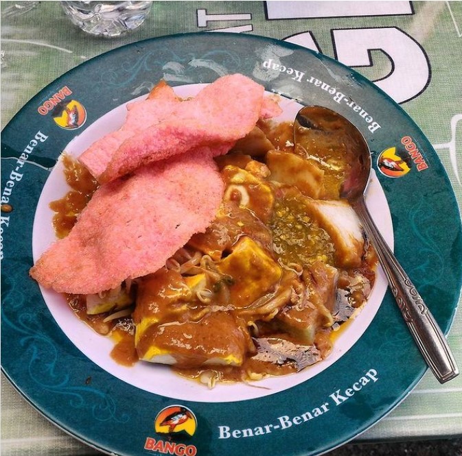 Kupat Tahu Gempol via Instagram.com @icipkakak, 1. Restoran Braga Permai, 2. Mie Rica Kejaksaan, 3. Soto Ahri Bandung, 4. Kue Balok Cihapit Mang Udju, 5. Warung Taru, 6. Nasi Kuning Sumur Bandung, 7. Warung Utem, 8. Sate Jando, 9. Bubur Ayam Mang H. Oyo, 10. Lontong Sayur Padang Dipatiukur, 11. Kupat Tahu Lontong Kari Cicendo, 12. Bubur Ayam Jalaprang, 13. Sate Hadori, 14. Soto Ojolali, 15. Bubur Ayam Gibbas, 16. Kue Ape Family, 17. Kolak Campur Ibu Sari, 18. Kembang Tahu Alkateri, 19. Bubur Ayam Kang Dedi, 20. Bubur Ayam H Amid, 21. Restoran Kehidupan Tidak Pernah Berakhir, 22. Batagor Haji Yunus, 23. Sari Sari – Aneka Kue Jajan Pasar, 24. Soto Sedap Boyolali, 25. Lontong Kari Ayam Bu Sri, 26. Lotek Kalipah Apo 42, 27. Nasi Goreng Aep’s, 28. Bubur Ayam Serburame, 29. Gudeg Jogja, 30. Toko Roti & Kuweh Sidodadi (Toko Sidodadi Roti & Kue), 31. Bubur Ayam Bejo, 32. Gado-Gado Teuku Angkasa / Gado-Gado Tengku Angkasa, 33. Warung Nasi SPG, 34. Warung Nasi Ibu Imas, 35. Roti Gempol, 36. Lotek Mahmud, 37. Cafe Madtari, 38. Warung Kopi Purnama, 39. Kupat Tahu Gempol, 40. Lontong Kari Kebon Karet, 41. Warung Bu Eha, 42. Surabi Cihapit