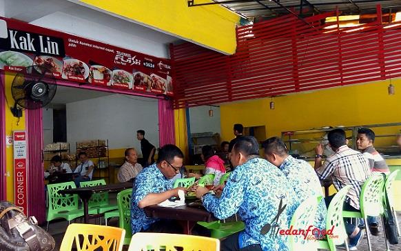 Lontong Kak Lin via Medanfoodblog, 1. Soto Kesawan Enak Tenan, 2. Mie Ayam Jamur Kumango, 3. Warkop Elisabeth (Tutup), 4. Lontong Kak Lin, 5. Mie Balap Wahidin, 6. Restoran Tabona, 7. Tip Top Restoran, 8. Sop Sumsum Langsa, 9. Seafood jalan Wajir, 10. Mie Aceh Titi Bobrok, 11. Ayam Pepes Medan, 12. Rumah Makan Pohon Pisang, 13. Mie Ayam Jamur Amigos, 14. Jambul Seafood, 15. Nasi Ayam Mama Koki, 16. Cha Sio Afoek 88, 17. Fuk Yen Cheong Fun, 18. Rumah Makan Sipirok, 19. OnDo Grill Batak, 20. Bihun Bebek Kumango, 21. Sate Memeng, 22. Restoran Nelayan, 23. Medan Walk, 24. RM. Sinar Pagi, 25. Socrates Vegan, 26. Dim Sum Ayong, 27. Tongs Soy Milk & Beancurd, 28. Pondok Lesehan Keluarga Sedap Mantap, 29. Daebak Korean BBQ Restaurant, 30. Sushi Boat, 31. Es Cream Fountain Medan, 32. Martabak Yurich, 33. Kuliner di Jalan Ring Road, 34. City Ice Cream, 35. Kopi Ong