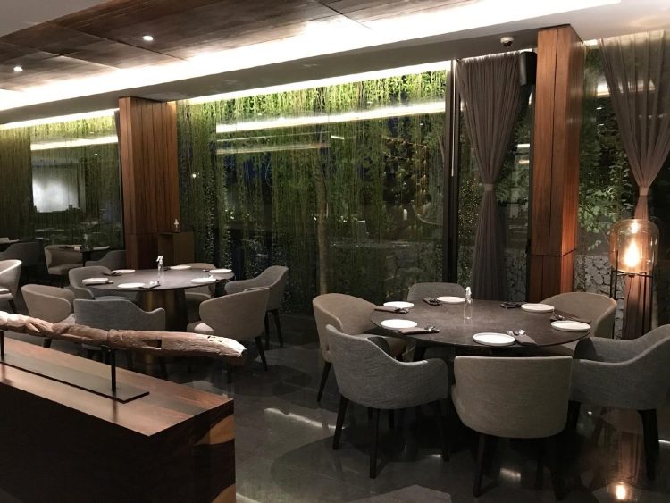 MENSA The Table via Restaurant Guru, 1. The Hills Dining Restaurant Semarang, 2. Bowery Restaurant, 3. S2 Indonesia Restaurant, 4. The Tavern, 5. Spiegel Bar & Bistro, 6. The Ribs & Dips, 7. Sky Line – Lounge & Exclusive Dining, 8. Pesta Keboen Restoran Semarang, 9. Horapa Seafood & Thai Kitchen, 10. AtoZ Bar Wine & Brasserie (Non-Halal), 11. Marugame Udon & Tempura, Paragon Mall Semarang, 12. Steak Hotel by Holycow, 13. Verve Bistro & Coffee Bar, 14. Koenokoeni Café Gallery, 15. MENSA The Table, 16. Goodfellas (Tutup), 17. D’Blasteran, 18. Rustico (Tutup), 19. Holiday Restaurant, 20. St. Lawrence Dining