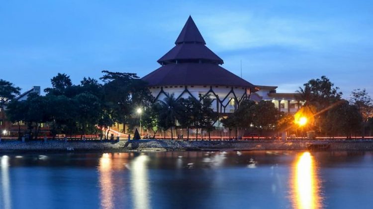 Main ke Setu Babakan via Advontura - Tempat Wisata Malam di Jakarta, 1. Main ke Kota Tua Jakarta Pada Malam Hari, 2. Jimbaran Ancol, 3. Pantai Karnaval Ancol, 4. Monumen Nasional, 5. Taman Ismail Marzuki, 6. Taman Ayodya, 7. Wisata malam Jakarta kulineran lagi ke Pasar Santa, 8. Main ke Setu Babakan, 9. Taman Mini Indonesia Indah (TMII), 10. Pantai Lagoon Ancol, 11. Ancol Beach City, 12. Dufan Night Ancol, 13. Skywalk Senayan Park, 14. Taman Kota, 15. SKYE Bar, 16. Segarra Ancol, 17. Pantai Indah Kapuk, 18. JPO Gelora Bung Karno, 19. JPO Pinisi (Karet Sudirman), 20. Old Shanghai, 21. Le Bridge, 22. Dancing Fountain Symphony Of The Sea, 23. Air Mancur menari di Lapangan Banteng, 24. Pasar Baru
