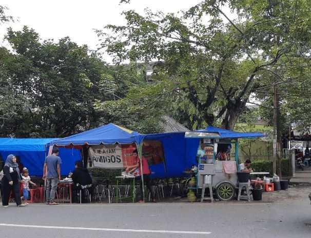 Mie Ayam Jamur Amigos, 1. Soto Kesawan Enak Tenan, 2. Mie Ayam Jamur Kumango, 3. Warkop Elisabeth (Tutup), 4. Lontong Kak Lin, 5. Mie Balap Wahidin, 6. Restoran Tabona, 7. Tip Top Restoran, 8. Sop Sumsum Langsa, 9. Seafood jalan Wajir, 10. Mie Aceh Titi Bobrok, 11. Ayam Pepes Medan, 12. Rumah Makan Pohon Pisang, 13. Mie Ayam Jamur Amigos, 14. Jambul Seafood, 15. Nasi Ayam Mama Koki, 16. Cha Sio Afoek 88, 17. Fuk Yen Cheong Fun, 18. Rumah Makan Sipirok, 19. OnDo Grill Batak, 20. Bihun Bebek Kumango, 21. Sate Memeng, 22. Restoran Nelayan, 23. Medan Walk, 24. RM. Sinar Pagi, 25. Socrates Vegan, 26. Dim Sum Ayong, 27. Tongs Soy Milk & Beancurd, 28. Pondok Lesehan Keluarga Sedap Mantap, 29. Daebak Korean BBQ Restaurant, 30. Sushi Boat, 31. Es Cream Fountain Medan, 32. Martabak Yurich, 33. Kuliner di Jalan Ring Road, 34. City Ice Cream, 35. Kopi Ong