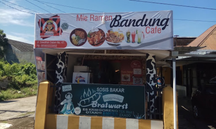 Mie Ramen Bandung Cafe via Google Mapas (Bayu Suta), 1. KIOSK MEAT & GRILL RESTAURANT, 2. Marawa Beach Club, 3. Rimbun Espresso & Brew Bar, 4. Kedai Cisangkuy GOR, 5. V Coffee, 6. Safari Garden Cafe & Restaurant, 7. Kedai Mie Ramen & Sushi, 8. Kubik Koffie, 9. Rumah Sukokopi, 10. Mandy’s Ice cream & Cafe, 11. Padang Old Town Resto Gallery, 12. Bacarito Kopi, 13. Cafe Merjer, 14. Yangi Beach Café, 15. Mama Okky Coffee dan Resto, 16. Menyala Coffee & Roastery, 17. The Rang Awak, 18. Pavilon Coffee, 19. Ateh Pagu Cafe & Resto, 20. Level 8 Cafe & Lounge, 21. Alter Cafe and Studio, 22. Mie Ramen Bandung Café, 23. Chocolate Changer UPI