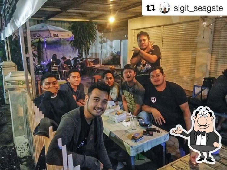 Nangkringan via Instagram.com @sigit_seagate, 1. RM Saung Bu Mansur, 2. Bebek Goreng H. Slamet, 3. Kopi Sabin, 4. Rumah Makan Sari Rahayu, 5. Oemah Tahu, 6. Neko Sushi, 7. Dapoer Central, 8. Rumah Makan Pondok Gurih, 9. Kedai Woeloeng Semampir, 10. Kedai Woeloeng, 11. Ayam SaKo, 12. Soto Krandegan Bpk. Aping, 13. Bakso Bu Tomo, 14. Serabine.Co, 15. Soto Bancar 1, 16. Warkope Nyong, 17. Nangkringan, 18. Kedai Ireng Banjarnegara, 19. Mie Ongklok Pak Tugi, 20. Padhang Wulan Coffee and Eatery, 21. Pikasto (Resto Pinggir Kali Serayu), 22. Bakso Gondang Rejo, 23. Ian Ozora Cafe, 24. Kun Cafe , 25. Queen Coffee, 26. Ethnic Cafe &amp; Oriental 99, 27. Rumah Kopi Banjarnegara, 28. Warung Buntil Mbah Abu