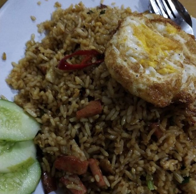 Nasi Goreng Aep’s via Instagram.com @kulinerbarengrara, 1. Restoran Braga Permai, 2. Mie Rica Kejaksaan, 3. Soto Ahri Bandung, 4. Kue Balok Cihapit Mang Udju, 5. Warung Taru, 6. Nasi Kuning Sumur Bandung, 7. Warung Utem, 8. Sate Jando, 9. Bubur Ayam Mang H. Oyo, 10. Lontong Sayur Padang Dipatiukur, 11. Kupat Tahu Lontong Kari Cicendo, 12. Bubur Ayam Jalaprang, 13. Sate Hadori, 14. Soto Ojolali, 15. Bubur Ayam Gibbas, 16. Kue Ape Family, 17. Kolak Campur Ibu Sari, 18. Kembang Tahu Alkateri, 19. Bubur Ayam Kang Dedi, 20. Bubur Ayam H Amid, 21. Restoran Kehidupan Tidak Pernah Berakhir, 22. Batagor Haji Yunus, 23. Sari Sari – Aneka Kue Jajan Pasar, 24. Soto Sedap Boyolali, 25. Lontong Kari Ayam Bu Sri, 26. Lotek Kalipah Apo 42, 27. Nasi Goreng Aep’s, 28. Bubur Ayam Serburame, 29. Gudeg Jogja, 30. Toko Roti & Kuweh Sidodadi (Toko Sidodadi Roti & Kue), 31. Bubur Ayam Bejo, 32. Gado-Gado Teuku Angkasa / Gado-Gado Tengku Angkasa, 33. Warung Nasi SPG, 34. Warung Nasi Ibu Imas, 35. Roti Gempol, 36. Lotek Mahmud, 37. Cafe Madtari, 38. Warung Kopi Purnama, 39. Kupat Tahu Gempol, 40. Lontong Kari Kebon Karet, 41. Warung Bu Eha, 42. Surabi Cihapit