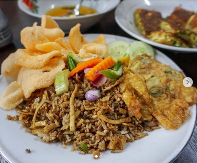 Nasi Goreng Kebuli Apjay via Instagram.com @terkenang.rasa, 1. Bebek Kaleyo, 2. Bubur Ayam Barito, 3. Warung MJS, 4. Warteg Warmo, 5. Seafood 68 Santa, 6. Ikan Bakar Cianjur, 7. Plataran Dharmawangsa, 8. Ketoprak Ciragil &amp; Baso, Siomay Jhony, 9. Abunawas Restaurant – Kemang, 10. Mie Ayam Bakso Yunus, 11. Soto Betawi Haji Husen, 12. Roti Bakar Eddy Blok M, 13. Nasi Goreng Kebuli Apjay, 14. Sate Sambas, 15. Soto Kudus Blok M, 16. Bakso Boedjangan, 17. Gultik Blok M Plaza Pak Agus Budi, 18. Sop Kaki Kambing Bang Anen, 19. Dia.Lo.Gue, 20. Soto Ayam Ambengan Pak Sadi Asli, 21. Lele Crispy, 22. Restoran Garuda (Padang Cuisine), 23. Sarang Oci Restoran Manado, 24. Waroeng Aceh Kemang, 25. Warung Nagih, 26. Bebek Malio, 27. Namaaz Dining, 28. Daun Muda Soulfood, 29. Smarapura Traditional Resto, 30. Omah Pincuk, 31. Sop Buntut Ibu Samino, 32. Bakso Gondrong, 33. Seafood 45, 34. Nasi Goreng Warung Bhakti, 35. Nasi Uduk Ayam Goreng Kampung Melayu, 36. Coto Makassar Ampera Daeng Memang, 37. Sate Ayam dan Kambing RSPP H. Romli, 38. The Brotherhood, 39. Sophie Authentique, 40. Iga Bagus, 41. Ayam Bakar Win Net, 42. HaloNiko, 43. Nasi Goreng Muncul Malam, 44. Nasi Goreng Warna Warni Ijo Thole, 45. Nasi Goreng Kebuli Bom Bom, 46. Sate Ayam Barokah Khas Madura, 47. Angkringan Blok M Square, 48. Warung Nasi Uduk Betawi H. Satiri, 49. Nasi Ulam &amp; Nasi Uduk Ibu Yoyo, 50. Warung Pedes, 51. Warung Berkah Ibu Mudo Ayu, 52. Pocut Dara Pancoran
