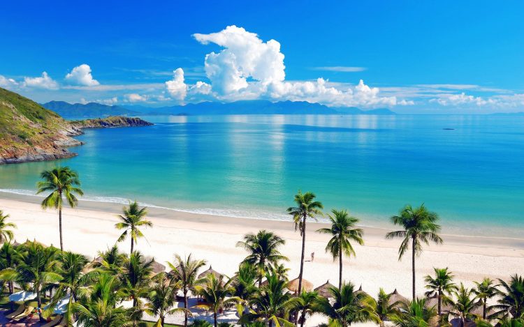 Nha Trang, 1. Halong Bay, 2. Ho Tay Water Park, 3. St Joseph Cathedral, 4. Xeo Quyt Forest, 5. War Remnants Museum, 6. Municipal Beach, 7. Hoa Lo Prison Museum, 8. Hanoi Old Citadel, 9. Hang Bac Temple, 10. Hoan Kiem Lake, 11. Nha Trang, 12. Vietnam Military History Museum, 13. Turtle Tower, 14. Hoi An, 15. Kota Ho Chi Minh, 16. Ba Na Hills, 17. Sa Pa Terraces, 18. Kota Hue, 19. Marble Mountains, 20. Con Dao Beach, 21. Hoi An, 22. Ba Be Lake, 23. Saigon Zoo, 24. Cat Ba, 25. Vinpearl Land, 26. Sapa, 27. Can Tho, 28. Pham Ngu Lao Street, 29. Pulau Phu Quoc, 30. Ban Gioc Detian, 31. The Sand Dunes, 32. Monument Hue, 33. Pagoda Jade Emperor, 34. Thien Mu Pagoda, 35. Taman Nasional Phong Nha-Ke Bang