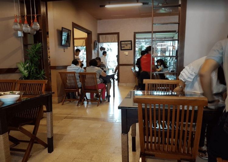 OnDo Grill Batak, 1. Soto Kesawan Enak Tenan, 2. Mie Ayam Jamur Kumango, 3. Warkop Elisabeth (Tutup), 4. Lontong Kak Lin, 5. Mie Balap Wahidin, 6. Restoran Tabona, 7. Tip Top Restoran, 8. Sop Sumsum Langsa, 9. Seafood jalan Wajir, 10. Mie Aceh Titi Bobrok, 11. Ayam Pepes Medan, 12. Rumah Makan Pohon Pisang, 13. Mie Ayam Jamur Amigos, 14. Jambul Seafood, 15. Nasi Ayam Mama Koki, 16. Cha Sio Afoek 88, 17. Fuk Yen Cheong Fun, 18. Rumah Makan Sipirok, 19. OnDo Grill Batak, 20. Bihun Bebek Kumango, 21. Sate Memeng, 22. Restoran Nelayan, 23. Medan Walk, 24. RM. Sinar Pagi, 25. Socrates Vegan, 26. Dim Sum Ayong, 27. Tongs Soy Milk & Beancurd, 28. Pondok Lesehan Keluarga Sedap Mantap, 29. Daebak Korean BBQ Restaurant, 30. Sushi Boat, 31. Es Cream Fountain Medan, 32. Martabak Yurich, 33. Kuliner di Jalan Ring Road, 34. City Ice Cream, 35. Kopi Ong