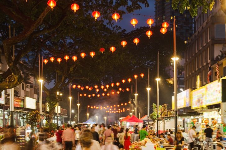 Pasar Baru via DetikFood, 1. Main ke Kota Tua Jakarta Pada Malam Hari, 2. Jimbaran Ancol, 3. Pantai Karnaval Ancol, 4. Monumen Nasional, 5. Taman Ismail Marzuki, 6. Taman Ayodya, 7. Wisata malam Jakarta kulineran lagi ke Pasar Santa, 8. Main ke Setu Babakan, 9. Taman Mini Indonesia Indah (TMII), 10. Pantai Lagoon Ancol, 11. Ancol Beach City, 12. Dufan Night Ancol, 13. Skywalk Senayan Park, 14. Taman Kota, 15. SKYE Bar, 16. Segarra Ancol, 17. Pantai Indah Kapuk, 18. JPO Gelora Bung Karno, 19. JPO Pinisi (Karet Sudirman), 20. Old Shanghai, 21. Le Bridge, 22. Dancing Fountain Symphony Of The Sea, 23. Air Mancur menari di Lapangan Banteng, 24. Pasar Baru