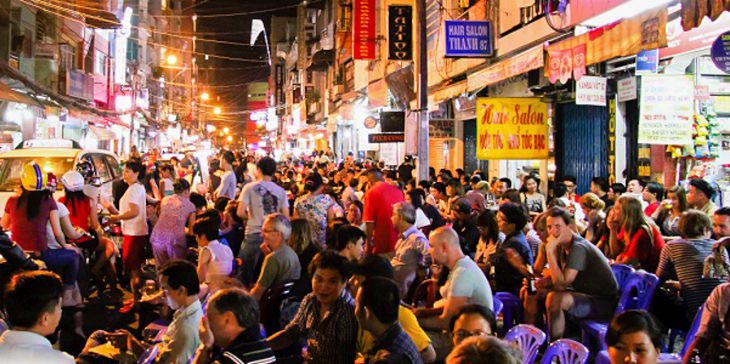 Pham Ngu Lao Street via Medium, 1. Halong Bay, 2. Ho Tay Water Park, 3. St Joseph Cathedral, 4. Xeo Quyt Forest, 5. War Remnants Museum, 6. Municipal Beach, 7. Hoa Lo Prison Museum, 8. Hanoi Old Citadel, 9. Hang Bac Temple, 10. Hoan Kiem Lake, 11. Nha Trang, 12. Vietnam Military History Museum, 13. Turtle Tower, 14. Hoi An, 15. Kota Ho Chi Minh, 16. Ba Na Hills, 17. Sa Pa Terraces, 18. Kota Hue, 19. Marble Mountains, 20. Con Dao Beach, 21. Hoi An, 22. Ba Be Lake, 23. Saigon Zoo, 24. Cat Ba, 25. Vinpearl Land, 26. Sapa, 27. Can Tho, 28. Pham Ngu Lao Street, 29. Pulau Phu Quoc, 30. Ban Gioc Detian, 31. The Sand Dunes, 32. Monument Hue, 33. Pagoda Jade Emperor, 34. Thien Mu Pagoda, 35. Taman Nasional Phong Nha-Ke Bang