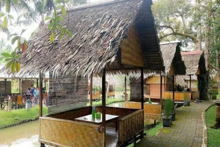 Pondok Lesehan Keluarga Sedap Mantap - Tempat Makan di Medan, 1. Soto Kesawan Enak Tenan, 2. Mie Ayam Jamur Kumango, 3. Warkop Elisabeth (Tutup), 4. Lontong Kak Lin, 5. Mie Balap Wahidin, 6. Restoran Tabona, 7. Tip Top Restoran, 8. Sop Sumsum Langsa, 9. Seafood jalan Wajir, 10. Mie Aceh Titi Bobrok, 11. Ayam Pepes Medan, 12. Rumah Makan Pohon Pisang, 13. Mie Ayam Jamur Amigos, 14. Jambul Seafood, 15. Nasi Ayam Mama Koki, 16. Cha Sio Afoek 88, 17. Fuk Yen Cheong Fun, 18. Rumah Makan Sipirok, 19. OnDo Grill Batak, 20. Bihun Bebek Kumango, 21. Sate Memeng, 22. Restoran Nelayan, 23. Medan Walk, 24. RM. Sinar Pagi, 25. Socrates Vegan, 26. Dim Sum Ayong, 27. Tongs Soy Milk & Beancurd, 28. Pondok Lesehan Keluarga Sedap Mantap, 29. Daebak Korean BBQ Restaurant, 30. Sushi Boat, 31. Es Cream Fountain Medan, 32. Martabak Yurich, 33. Kuliner di Jalan Ring Road, 34. City Ice Cream, 35. Kopi Ong