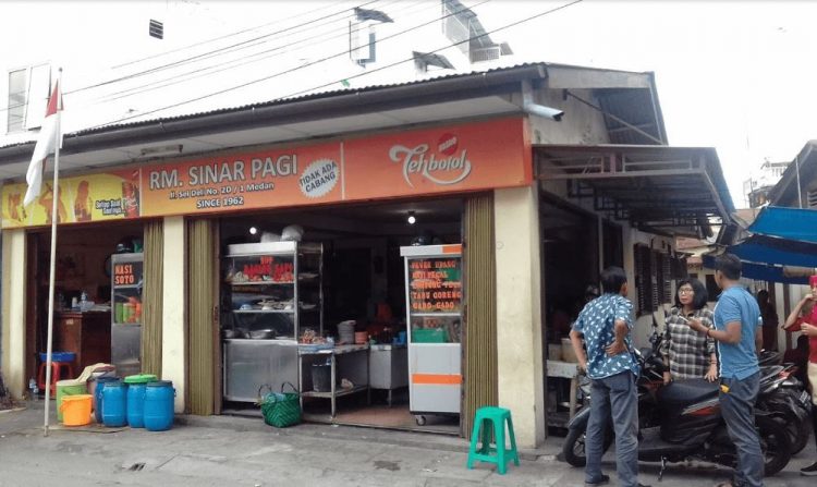 RM. Sinar Pagi - Tempat Makan di Medan, 1. Soto Kesawan Enak Tenan, 2. Mie Ayam Jamur Kumango, 3. Warkop Elisabeth (Tutup), 4. Lontong Kak Lin, 5. Mie Balap Wahidin, 6. Restoran Tabona, 7. Tip Top Restoran, 8. Sop Sumsum Langsa, 9. Seafood jalan Wajir, 10. Mie Aceh Titi Bobrok, 11. Ayam Pepes Medan, 12. Rumah Makan Pohon Pisang, 13. Mie Ayam Jamur Amigos, 14. Jambul Seafood, 15. Nasi Ayam Mama Koki, 16. Cha Sio Afoek 88, 17. Fuk Yen Cheong Fun, 18. Rumah Makan Sipirok, 19. OnDo Grill Batak, 20. Bihun Bebek Kumango, 21. Sate Memeng, 22. Restoran Nelayan, 23. Medan Walk, 24. RM. Sinar Pagi, 25. Socrates Vegan, 26. Dim Sum Ayong, 27. Tongs Soy Milk & Beancurd, 28. Pondok Lesehan Keluarga Sedap Mantap, 29. Daebak Korean BBQ Restaurant, 30. Sushi Boat, 31. Es Cream Fountain Medan, 32. Martabak Yurich, 33. Kuliner di Jalan Ring Road, 34. City Ice Cream, 35. Kopi Ong
