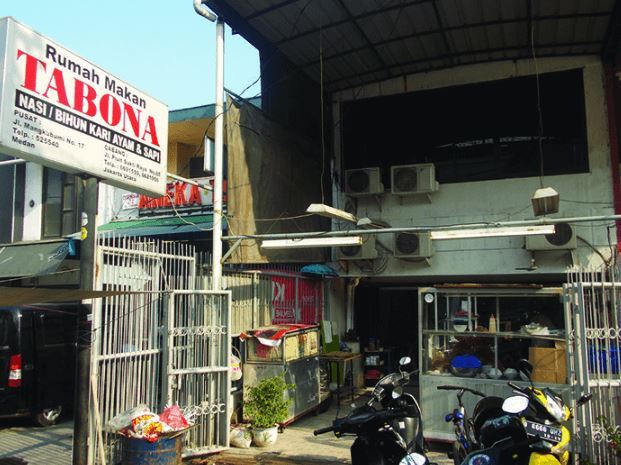 Restoran Tabona, 1. Soto Kesawan Enak Tenan, 2. Mie Ayam Jamur Kumango, 3. Warkop Elisabeth (Tutup), 4. Lontong Kak Lin, 5. Mie Balap Wahidin, 6. Restoran Tabona, 7. Tip Top Restoran, 8. Sop Sumsum Langsa, 9. Seafood jalan Wajir, 10. Mie Aceh Titi Bobrok, 11. Ayam Pepes Medan, 12. Rumah Makan Pohon Pisang, 13. Mie Ayam Jamur Amigos, 14. Jambul Seafood, 15. Nasi Ayam Mama Koki, 16. Cha Sio Afoek 88, 17. Fuk Yen Cheong Fun, 18. Rumah Makan Sipirok, 19. OnDo Grill Batak, 20. Bihun Bebek Kumango, 21. Sate Memeng, 22. Restoran Nelayan, 23. Medan Walk, 24. RM. Sinar Pagi, 25. Socrates Vegan, 26. Dim Sum Ayong, 27. Tongs Soy Milk & Beancurd, 28. Pondok Lesehan Keluarga Sedap Mantap, 29. Daebak Korean BBQ Restaurant, 30. Sushi Boat, 31. Es Cream Fountain Medan, 32. Martabak Yurich, 33. Kuliner di Jalan Ring Road, 34. City Ice Cream, 35. Kopi Ong