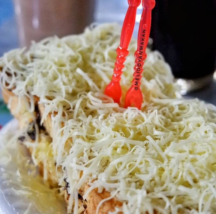 Roti Bakar Eddy Blok M via Instagram.com @melidoyanmakan, 1. Bebek Kaleyo, 2. Bubur Ayam Barito, 3. Warung MJS, 4. Warteg Warmo, 5. Seafood 68 Santa, 6. Ikan Bakar Cianjur, 7. Plataran Dharmawangsa, 8. Ketoprak Ciragil &amp; Baso, Siomay Jhony, 9. Abunawas Restaurant – Kemang, 10. Mie Ayam Bakso Yunus, 11. Soto Betawi Haji Husen, 12. Roti Bakar Eddy Blok M, 13. Nasi Goreng Kebuli Apjay, 14. Sate Sambas, 15. Soto Kudus Blok M, 16. Bakso Boedjangan, 17. Gultik Blok M Plaza Pak Agus Budi, 18. Sop Kaki Kambing Bang Anen, 19. Dia.Lo.Gue, 20. Soto Ayam Ambengan Pak Sadi Asli, 21. Lele Crispy, 22. Restoran Garuda (Padang Cuisine), 23. Sarang Oci Restoran Manado, 24. Waroeng Aceh Kemang, 25. Warung Nagih, 26. Bebek Malio, 27. Namaaz Dining, 28. Daun Muda Soulfood, 29. Smarapura Traditional Resto, 30. Omah Pincuk, 31. Sop Buntut Ibu Samino, 32. Bakso Gondrong, 33. Seafood 45, 34. Nasi Goreng Warung Bhakti, 35. Nasi Uduk Ayam Goreng Kampung Melayu, 36. Coto Makassar Ampera Daeng Memang, 37. Sate Ayam dan Kambing RSPP H. Romli, 38. The Brotherhood, 39. Sophie Authentique, 40. Iga Bagus, 41. Ayam Bakar Win Net, 42. HaloNiko, 43. Nasi Goreng Muncul Malam, 44. Nasi Goreng Warna Warni Ijo Thole, 45. Nasi Goreng Kebuli Bom Bom, 46. Sate Ayam Barokah Khas Madura, 47. Angkringan Blok M Square, 48. Warung Nasi Uduk Betawi H. Satiri, 49. Nasi Ulam &amp; Nasi Uduk Ibu Yoyo, 50. Warung Pedes, 51. Warung Berkah Ibu Mudo Ayu, 52. Pocut Dara Pancoran