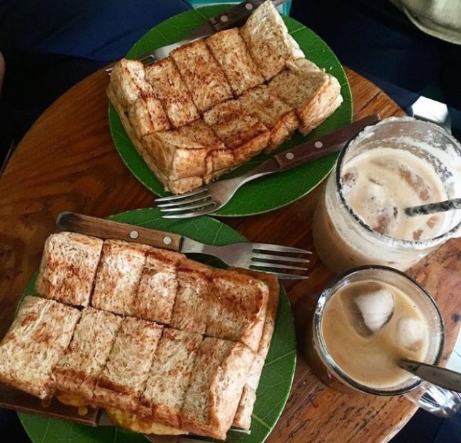 Roti Gempol via Instagram.com @enaknih, 1. Restoran Braga Permai, 2. Mie Rica Kejaksaan, 3. Soto Ahri Bandung, 4. Kue Balok Cihapit Mang Udju, 5. Warung Taru, 6. Nasi Kuning Sumur Bandung, 7. Warung Utem, 8. Sate Jando, 9. Bubur Ayam Mang H. Oyo, 10. Lontong Sayur Padang Dipatiukur, 11. Kupat Tahu Lontong Kari Cicendo, 12. Bubur Ayam Jalaprang, 13. Sate Hadori, 14. Soto Ojolali, 15. Bubur Ayam Gibbas, 16. Kue Ape Family, 17. Kolak Campur Ibu Sari, 18. Kembang Tahu Alkateri, 19. Bubur Ayam Kang Dedi, 20. Bubur Ayam H Amid, 21. Restoran Kehidupan Tidak Pernah Berakhir, 22. Batagor Haji Yunus, 23. Sari Sari – Aneka Kue Jajan Pasar, 24. Soto Sedap Boyolali, 25. Lontong Kari Ayam Bu Sri, 26. Lotek Kalipah Apo 42, 27. Nasi Goreng Aep’s, 28. Bubur Ayam Serburame, 29. Gudeg Jogja, 30. Toko Roti & Kuweh Sidodadi (Toko Sidodadi Roti & Kue), 31. Bubur Ayam Bejo, 32. Gado-Gado Teuku Angkasa / Gado-Gado Tengku Angkasa, 33. Warung Nasi SPG, 34. Warung Nasi Ibu Imas, 35. Roti Gempol, 36. Lotek Mahmud, 37. Cafe Madtari, 38. Warung Kopi Purnama, 39. Kupat Tahu Gempol, 40. Lontong Kari Kebon Karet, 41. Warung Bu Eha, 42. Surabi Cihapit