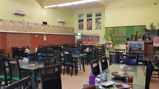 Rumah Makan Pohon Pisang via Tripadvisor, 1. Soto Kesawan Enak Tenan, 2. Mie Ayam Jamur Kumango, 3. Warkop Elisabeth (Tutup), 4. Lontong Kak Lin, 5. Mie Balap Wahidin, 6. Restoran Tabona, 7. Tip Top Restoran, 8. Sop Sumsum Langsa, 9. Seafood jalan Wajir, 10. Mie Aceh Titi Bobrok, 11. Ayam Pepes Medan, 12. Rumah Makan Pohon Pisang, 13. Mie Ayam Jamur Amigos, 14. Jambul Seafood, 15. Nasi Ayam Mama Koki, 16. Cha Sio Afoek 88, 17. Fuk Yen Cheong Fun, 18. Rumah Makan Sipirok, 19. OnDo Grill Batak, 20. Bihun Bebek Kumango, 21. Sate Memeng, 22. Restoran Nelayan, 23. Medan Walk, 24. RM. Sinar Pagi, 25. Socrates Vegan, 26. Dim Sum Ayong, 27. Tongs Soy Milk & Beancurd, 28. Pondok Lesehan Keluarga Sedap Mantap, 29. Daebak Korean BBQ Restaurant, 30. Sushi Boat, 31. Es Cream Fountain Medan, 32. Martabak Yurich, 33. Kuliner di Jalan Ring Road, 34. City Ice Cream, 35. Kopi Ong