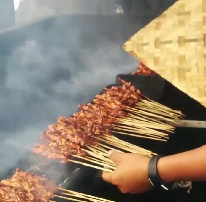 Sate Ayam dan Kambing RSPP H. Romli via Instagram.com @travelbyying, 1. Bebek Kaleyo, 2. Bubur Ayam Barito, 3. Warung MJS, 4. Warteg Warmo, 5. Seafood 68 Santa, 6. Ikan Bakar Cianjur, 7. Plataran Dharmawangsa, 8. Ketoprak Ciragil &amp; Baso, Siomay Jhony, 9. Abunawas Restaurant – Kemang, 10. Mie Ayam Bakso Yunus, 11. Soto Betawi Haji Husen, 12. Roti Bakar Eddy Blok M, 13. Nasi Goreng Kebuli Apjay, 14. Sate Sambas, 15. Soto Kudus Blok M, 16. Bakso Boedjangan, 17. Gultik Blok M Plaza Pak Agus Budi, 18. Sop Kaki Kambing Bang Anen, 19. Dia.Lo.Gue, 20. Soto Ayam Ambengan Pak Sadi Asli, 21. Lele Crispy, 22. Restoran Garuda (Padang Cuisine), 23. Sarang Oci Restoran Manado, 24. Waroeng Aceh Kemang, 25. Warung Nagih, 26. Bebek Malio, 27. Namaaz Dining, 28. Daun Muda Soulfood, 29. Smarapura Traditional Resto, 30. Omah Pincuk, 31. Sop Buntut Ibu Samino, 32. Bakso Gondrong, 33. Seafood 45, 34. Nasi Goreng Warung Bhakti, 35. Nasi Uduk Ayam Goreng Kampung Melayu, 36. Coto Makassar Ampera Daeng Memang, 37. Sate Ayam dan Kambing RSPP H. Romli, 38. The Brotherhood, 39. Sophie Authentique, 40. Iga Bagus, 41. Ayam Bakar Win Net, 42. HaloNiko, 43. Nasi Goreng Muncul Malam, 44. Nasi Goreng Warna Warni Ijo Thole, 45. Nasi Goreng Kebuli Bom Bom, 46. Sate Ayam Barokah Khas Madura, 47. Angkringan Blok M Square, 48. Warung Nasi Uduk Betawi H. Satiri, 49. Nasi Ulam &amp; Nasi Uduk Ibu Yoyo, 50. Warung Pedes, 51. Warung Berkah Ibu Mudo Ayu, 52. Pocut Dara Pancoran