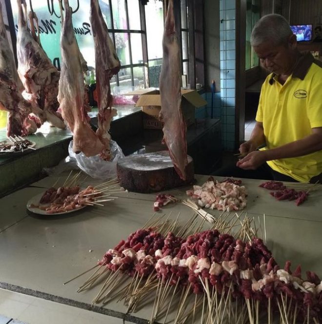Sate Hadori via Instagram.com @jellyjel0, 1. Restoran Braga Permai, 2. Mie Rica Kejaksaan, 3. Soto Ahri Bandung, 4. Kue Balok Cihapit Mang Udju, 5. Warung Taru, 6. Nasi Kuning Sumur Bandung, 7. Warung Utem, 8. Sate Jando, 9. Bubur Ayam Mang H. Oyo, 10. Lontong Sayur Padang Dipatiukur, 11. Kupat Tahu Lontong Kari Cicendo, 12. Bubur Ayam Jalaprang, 13. Sate Hadori, 14. Soto Ojolali, 15. Bubur Ayam Gibbas, 16. Kue Ape Family, 17. Kolak Campur Ibu Sari, 18. Kembang Tahu Alkateri, 19. Bubur Ayam Kang Dedi, 20. Bubur Ayam H Amid, 21. Restoran Kehidupan Tidak Pernah Berakhir, 22. Batagor Haji Yunus, 23. Sari Sari – Aneka Kue Jajan Pasar, 24. Soto Sedap Boyolali, 25. Lontong Kari Ayam Bu Sri, 26. Lotek Kalipah Apo 42, 27. Nasi Goreng Aep’s, 28. Bubur Ayam Serburame, 29. Gudeg Jogja, 30. Toko Roti & Kuweh Sidodadi (Toko Sidodadi Roti & Kue), 31. Bubur Ayam Bejo, 32. Gado-Gado Teuku Angkasa / Gado-Gado Tengku Angkasa, 33. Warung Nasi SPG, 34. Warung Nasi Ibu Imas, 35. Roti Gempol, 36. Lotek Mahmud, 37. Cafe Madtari, 38. Warung Kopi Purnama, 39. Kupat Tahu Gempol, 40. Lontong Kari Kebon Karet, 41. Warung Bu Eha, 42. Surabi Cihapit