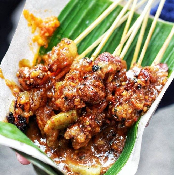 Sate Jando via Instagram.com @herlin.lay, 1. Restoran Braga Permai, 2. Mie Rica Kejaksaan, 3. Soto Ahri Bandung, 4. Kue Balok Cihapit Mang Udju, 5. Warung Taru, 6. Nasi Kuning Sumur Bandung, 7. Warung Utem, 8. Sate Jando, 9. Bubur Ayam Mang H. Oyo, 10. Lontong Sayur Padang Dipatiukur, 11. Kupat Tahu Lontong Kari Cicendo, 12. Bubur Ayam Jalaprang, 13. Sate Hadori, 14. Soto Ojolali, 15. Bubur Ayam Gibbas, 16. Kue Ape Family, 17. Kolak Campur Ibu Sari, 18. Kembang Tahu Alkateri, 19. Bubur Ayam Kang Dedi, 20. Bubur Ayam H Amid, 21. Restoran Kehidupan Tidak Pernah Berakhir, 22. Batagor Haji Yunus, 23. Sari Sari – Aneka Kue Jajan Pasar, 24. Soto Sedap Boyolali, 25. Lontong Kari Ayam Bu Sri, 26. Lotek Kalipah Apo 42, 27. Nasi Goreng Aep’s, 28. Bubur Ayam Serburame, 29. Gudeg Jogja, 30. Toko Roti & Kuweh Sidodadi (Toko Sidodadi Roti & Kue), 31. Bubur Ayam Bejo, 32. Gado-Gado Teuku Angkasa / Gado-Gado Tengku Angkasa, 33. Warung Nasi SPG, 34. Warung Nasi Ibu Imas, 35. Roti Gempol, 36. Lotek Mahmud, 37. Cafe Madtari, 38. Warung Kopi Purnama, 39. Kupat Tahu Gempol, 40. Lontong Kari Kebon Karet, 41. Warung Bu Eha, 42. Surabi Cihapit
