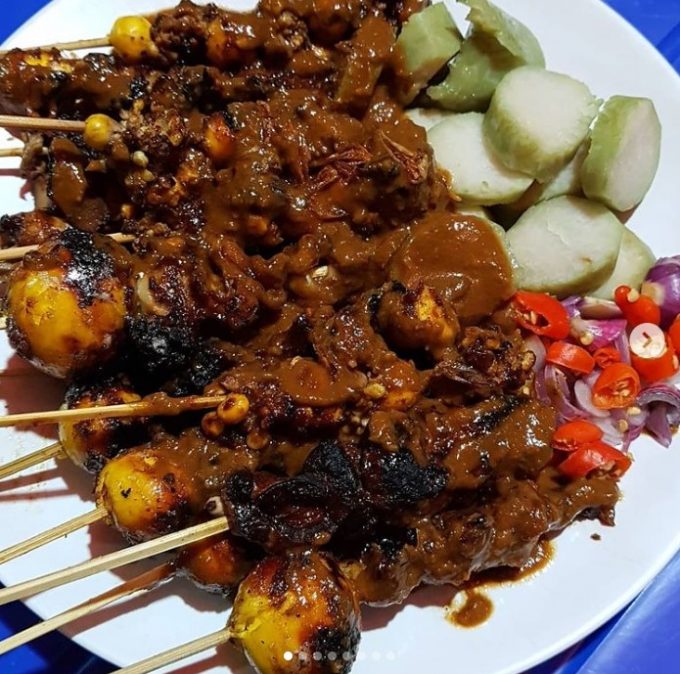 Sate Sambas via Instagram.com @kulinerjabodetabek, 1. Bebek Kaleyo, 2. Bubur Ayam Barito, 3. Warung MJS, 4. Warteg Warmo, 5. Seafood 68 Santa, 6. Ikan Bakar Cianjur, 7. Plataran Dharmawangsa, 8. Ketoprak Ciragil &amp; Baso, Siomay Jhony, 9. Abunawas Restaurant – Kemang, 10. Mie Ayam Bakso Yunus, 11. Soto Betawi Haji Husen, 12. Roti Bakar Eddy Blok M, 13. Nasi Goreng Kebuli Apjay, 14. Sate Sambas, 15. Soto Kudus Blok M, 16. Bakso Boedjangan, 17. Gultik Blok M Plaza Pak Agus Budi, 18. Sop Kaki Kambing Bang Anen, 19. Dia.Lo.Gue, 20. Soto Ayam Ambengan Pak Sadi Asli, 21. Lele Crispy, 22. Restoran Garuda (Padang Cuisine), 23. Sarang Oci Restoran Manado, 24. Waroeng Aceh Kemang, 25. Warung Nagih, 26. Bebek Malio, 27. Namaaz Dining, 28. Daun Muda Soulfood, 29. Smarapura Traditional Resto, 30. Omah Pincuk, 31. Sop Buntut Ibu Samino, 32. Bakso Gondrong, 33. Seafood 45, 34. Nasi Goreng Warung Bhakti, 35. Nasi Uduk Ayam Goreng Kampung Melayu, 36. Coto Makassar Ampera Daeng Memang, 37. Sate Ayam dan Kambing RSPP H. Romli, 38. The Brotherhood, 39. Sophie Authentique, 40. Iga Bagus, 41. Ayam Bakar Win Net, 42. HaloNiko, 43. Nasi Goreng Muncul Malam, 44. Nasi Goreng Warna Warni Ijo Thole, 45. Nasi Goreng Kebuli Bom Bom, 46. Sate Ayam Barokah Khas Madura, 47. Angkringan Blok M Square, 48. Warung Nasi Uduk Betawi H. Satiri, 49. Nasi Ulam &amp; Nasi Uduk Ibu Yoyo, 50. Warung Pedes, 51. Warung Berkah Ibu Mudo Ayu, 52. Pocut Dara Pancoran