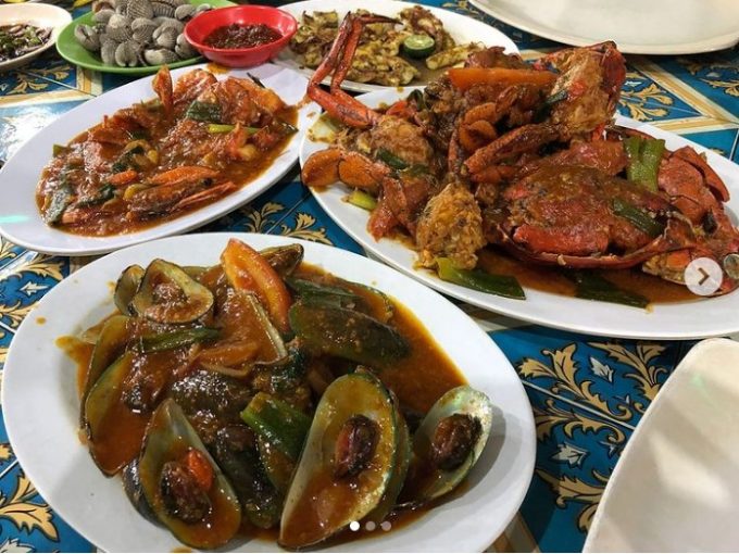 Seafood 45 via Instagram.com @christy_bulan, 1. Bebek Kaleyo, 2. Bubur Ayam Barito, 3. Warung MJS, 4. Warteg Warmo, 5. Seafood 68 Santa, 6. Ikan Bakar Cianjur, 7. Plataran Dharmawangsa, 8. Ketoprak Ciragil &amp; Baso, Siomay Jhony, 9. Abunawas Restaurant – Kemang, 10. Mie Ayam Bakso Yunus, 11. Soto Betawi Haji Husen, 12. Roti Bakar Eddy Blok M, 13. Nasi Goreng Kebuli Apjay, 14. Sate Sambas, 15. Soto Kudus Blok M, 16. Bakso Boedjangan, 17. Gultik Blok M Plaza Pak Agus Budi, 18. Sop Kaki Kambing Bang Anen, 19. Dia.Lo.Gue, 20. Soto Ayam Ambengan Pak Sadi Asli, 21. Lele Crispy, 22. Restoran Garuda (Padang Cuisine), 23. Sarang Oci Restoran Manado, 24. Waroeng Aceh Kemang, 25. Warung Nagih, 26. Bebek Malio, 27. Namaaz Dining, 28. Daun Muda Soulfood, 29. Smarapura Traditional Resto, 30. Omah Pincuk, 31. Sop Buntut Ibu Samino, 32. Bakso Gondrong, 33. Seafood 45, 34. Nasi Goreng Warung Bhakti, 35. Nasi Uduk Ayam Goreng Kampung Melayu, 36. Coto Makassar Ampera Daeng Memang, 37. Sate Ayam dan Kambing RSPP H. Romli, 38. The Brotherhood, 39. Sophie Authentique, 40. Iga Bagus, 41. Ayam Bakar Win Net, 42. HaloNiko, 43. Nasi Goreng Muncul Malam, 44. Nasi Goreng Warna Warni Ijo Thole, 45. Nasi Goreng Kebuli Bom Bom, 46. Sate Ayam Barokah Khas Madura, 47. Angkringan Blok M Square, 48. Warung Nasi Uduk Betawi H. Satiri, 49. Nasi Ulam &amp; Nasi Uduk Ibu Yoyo, 50. Warung Pedes, 51. Warung Berkah Ibu Mudo Ayu, 52. Pocut Dara Pancoran