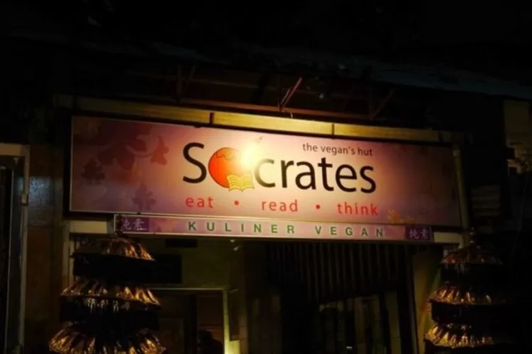 Socrates Vegan - Tempat Makan di Medan, 1. Soto Kesawan Enak Tenan, 2. Mie Ayam Jamur Kumango, 3. Warkop Elisabeth (Tutup), 4. Lontong Kak Lin, 5. Mie Balap Wahidin, 6. Restoran Tabona, 7. Tip Top Restoran, 8. Sop Sumsum Langsa, 9. Seafood jalan Wajir, 10. Mie Aceh Titi Bobrok, 11. Ayam Pepes Medan, 12. Rumah Makan Pohon Pisang, 13. Mie Ayam Jamur Amigos, 14. Jambul Seafood, 15. Nasi Ayam Mama Koki, 16. Cha Sio Afoek 88, 17. Fuk Yen Cheong Fun, 18. Rumah Makan Sipirok, 19. OnDo Grill Batak, 20. Bihun Bebek Kumango, 21. Sate Memeng, 22. Restoran Nelayan, 23. Medan Walk, 24. RM. Sinar Pagi, 25. Socrates Vegan, 26. Dim Sum Ayong, 27. Tongs Soy Milk & Beancurd, 28. Pondok Lesehan Keluarga Sedap Mantap, 29. Daebak Korean BBQ Restaurant, 30. Sushi Boat, 31. Es Cream Fountain Medan, 32. Martabak Yurich, 33. Kuliner di Jalan Ring Road, 34. City Ice Cream, 35. Kopi Ong