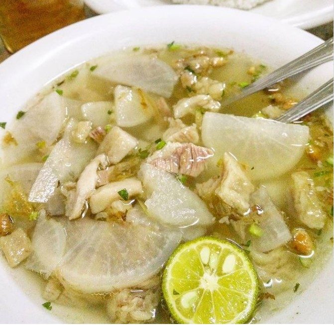 Soto Ojolali via Instagram.com @kulinerjabodetabek, 1. Restoran Braga Permai, 2. Mie Rica Kejaksaan, 3. Soto Ahri Bandung, 4. Kue Balok Cihapit Mang Udju, 5. Warung Taru, 6. Nasi Kuning Sumur Bandung, 7. Warung Utem, 8. Sate Jando, 9. Bubur Ayam Mang H. Oyo, 10. Lontong Sayur Padang Dipatiukur, 11. Kupat Tahu Lontong Kari Cicendo, 12. Bubur Ayam Jalaprang, 13. Sate Hadori, 14. Soto Ojolali, 15. Bubur Ayam Gibbas, 16. Kue Ape Family, 17. Kolak Campur Ibu Sari, 18. Kembang Tahu Alkateri, 19. Bubur Ayam Kang Dedi, 20. Bubur Ayam H Amid, 21. Restoran Kehidupan Tidak Pernah Berakhir, 22. Batagor Haji Yunus, 23. Sari Sari – Aneka Kue Jajan Pasar, 24. Soto Sedap Boyolali, 25. Lontong Kari Ayam Bu Sri, 26. Lotek Kalipah Apo 42, 27. Nasi Goreng Aep’s, 28. Bubur Ayam Serburame, 29. Gudeg Jogja, 30. Toko Roti & Kuweh Sidodadi (Toko Sidodadi Roti & Kue), 31. Bubur Ayam Bejo, 32. Gado-Gado Teuku Angkasa / Gado-Gado Tengku Angkasa, 33. Warung Nasi SPG, 34. Warung Nasi Ibu Imas, 35. Roti Gempol, 36. Lotek Mahmud, 37. Cafe Madtari, 38. Warung Kopi Purnama, 39. Kupat Tahu Gempol, 40. Lontong Kari Kebon Karet, 41. Warung Bu Eha, 42. Surabi Cihapit