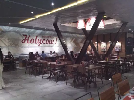 Steak Hotel by Holycow via Yummyadvisor, 1. The Hills Dining Restaurant Semarang, 2. Bowery Restaurant, 3. S2 Indonesia Restaurant, 4. The Tavern, 5. Spiegel Bar & Bistro, 6. The Ribs & Dips, 7. Sky Line – Lounge & Exclusive Dining, 8. Pesta Keboen Restoran Semarang, 9. Horapa Seafood & Thai Kitchen, 10. AtoZ Bar Wine & Brasserie (Non-Halal), 11. Marugame Udon & Tempura, Paragon Mall Semarang, 12. Steak Hotel by Holycow, 13. Verve Bistro & Coffee Bar, 14. Koenokoeni Café Gallery, 15. MENSA The Table, 16. Goodfellas (Tutup), 17. D’Blasteran, 18. Rustico (Tutup), 19. Holiday Restaurant, 20. St. Lawrence Dining