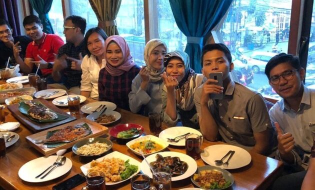 Sulawesi@Kemang via Instagram.com @syaikul_sa, 1. Lawless Jakarta, 2. Mamma Rosy, 3. Shisha Cafe Kemang, 4. Dia.lo.gue, 5. Koi Cafe Gallery Kemang, 6. Abunawas, 7. Eastern Promise Pub & Curry House, 8. Pizza Place, Como Park, 9. Yoshinoya Kemang, 10. 15th Park, 11. Sulawesi@Kemang, 12. Honu Kemang, 13. Toscana, 14. El Asador South American Restaurant Kemang, 15. Langit Seduh Selatan, 16. Dimsum Inc., 17. The Cat Cabin, 18. The Edge at Kemang Icon, 19. THREE K COFFEE KEMANG, 20. Lobbyn Sky Terrace, 21. Sophie Authentique, 22. Nutmeg Cuisine & Bar, 23. SATE TAICHAN MAS BRO PAYON, 24. Sperta Restaurant