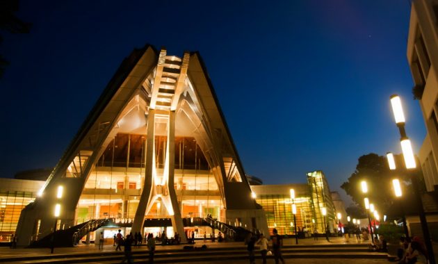 Taman Ismail Marzuki - Tempat Wisata Malam di Jakarta, 1. Main ke Kota Tua Jakarta Pada Malam Hari, 2. Jimbaran Ancol, 3. Pantai Karnaval Ancol, 4. Monumen Nasional, 5. Taman Ismail Marzuki, 6. Taman Ayodya, 7. Wisata malam Jakarta kulineran lagi ke Pasar Santa, 8. Main ke Setu Babakan, 9. Taman Mini Indonesia Indah (TMII), 10. Pantai Lagoon Ancol, 11. Ancol Beach City, 12. Dufan Night Ancol, 13. Skywalk Senayan Park, 14. Taman Kota, 15. SKYE Bar, 16. Segarra Ancol, 17. Pantai Indah Kapuk, 18. JPO Gelora Bung Karno, 19. JPO Pinisi (Karet Sudirman), 20. Old Shanghai, 21. Le Bridge, 22. Dancing Fountain Symphony Of The Sea, 23. Air Mancur menari di Lapangan Banteng, 24. Pasar Baru
