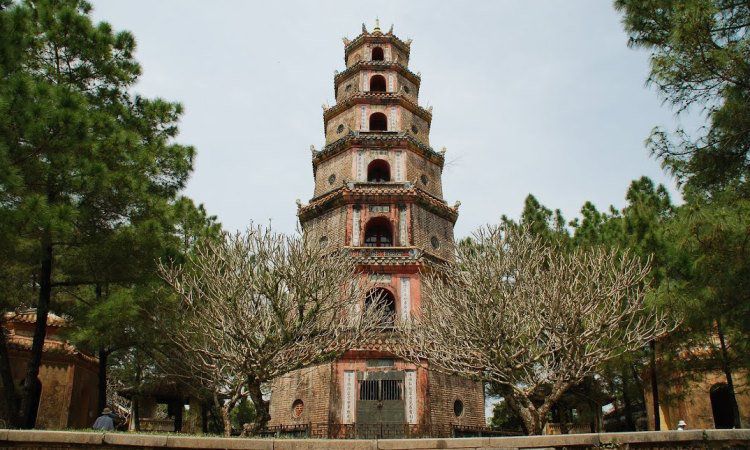Thien Mu Pagoda via Youtube Andy's Awesome Adventures, 1. Halong Bay, 2. Ho Tay Water Park, 3. St Joseph Cathedral, 4. Xeo Quyt Forest, 5. War Remnants Museum, 6. Municipal Beach, 7. Hoa Lo Prison Museum, 8. Hanoi Old Citadel, 9. Hang Bac Temple, 10. Hoan Kiem Lake, 11. Nha Trang, 12. Vietnam Military History Museum, 13. Turtle Tower, 14. Hoi An, 15. Kota Ho Chi Minh, 16. Ba Na Hills, 17. Sa Pa Terraces, 18. Kota Hue, 19. Marble Mountains, 20. Con Dao Beach, 21. Hoi An, 22. Ba Be Lake, 23. Saigon Zoo, 24. Cat Ba, 25. Vinpearl Land, 26. Sapa, 27. Can Tho, 28. Pham Ngu Lao Street, 29. Pulau Phu Quoc, 30. Ban Gioc Detian, 31. The Sand Dunes, 32. Monument Hue, 33. Pagoda Jade Emperor, 34. Thien Mu Pagoda, 35. Taman Nasional Phong Nha-Ke Bang