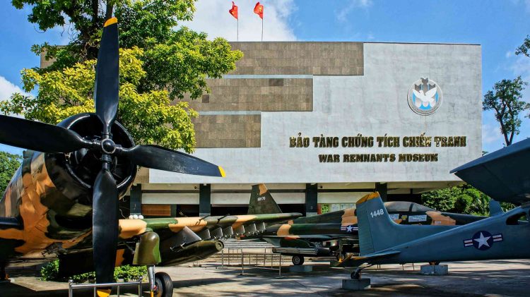 War Remnants Museum via Tripsavvy, 1. Halong Bay, 2. Ho Tay Water Park, 3. St Joseph Cathedral, 4. Xeo Quyt Forest, 5. War Remnants Museum, 6. Municipal Beach, 7. Hoa Lo Prison Museum, 8. Hanoi Old Citadel, 9. Hang Bac Temple, 10. Hoan Kiem Lake, 11. Nha Trang, 12. Vietnam Military History Museum, 13. Turtle Tower, 14. Hoi An, 15. Kota Ho Chi Minh, 16. Ba Na Hills, 17. Sa Pa Terraces, 18. Kota Hue, 19. Marble Mountains, 20. Con Dao Beach, 21. Hoi An, 22. Ba Be Lake, 23. Saigon Zoo, 24. Cat Ba, 25. Vinpearl Land, 26. Sapa, 27. Can Tho, 28. Pham Ngu Lao Street, 29. Pulau Phu Quoc, 30. Ban Gioc Detian, 31. The Sand Dunes, 32. Monument Hue, 33. Pagoda Jade Emperor, 34. Thien Mu Pagoda, 35. Taman Nasional Phong Nha-Ke Bang