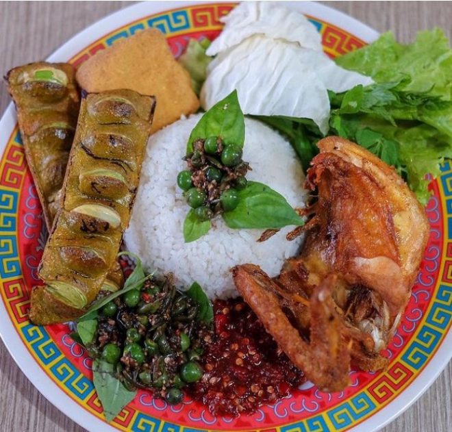 Warung Nasi Ibu Imas, 1. Restoran Braga Permai, 2. Mie Rica Kejaksaan, 3. Soto Ahri Bandung, 4. Kue Balok Cihapit Mang Udju, 5. Warung Taru, 6. Nasi Kuning Sumur Bandung, 7. Warung Utem, 8. Sate Jando, 9. Bubur Ayam Mang H. Oyo, 10. Lontong Sayur Padang Dipatiukur, 11. Kupat Tahu Lontong Kari Cicendo, 12. Bubur Ayam Jalaprang, 13. Sate Hadori, 14. Soto Ojolali, 15. Bubur Ayam Gibbas, 16. Kue Ape Family, 17. Kolak Campur Ibu Sari, 18. Kembang Tahu Alkateri, 19. Bubur Ayam Kang Dedi, 20. Bubur Ayam H Amid, 21. Restoran Kehidupan Tidak Pernah Berakhir, 22. Batagor Haji Yunus, 23. Sari Sari – Aneka Kue Jajan Pasar, 24. Soto Sedap Boyolali, 25. Lontong Kari Ayam Bu Sri, 26. Lotek Kalipah Apo 42, 27. Nasi Goreng Aep’s, 28. Bubur Ayam Serburame, 29. Gudeg Jogja, 30. Toko Roti & Kuweh Sidodadi (Toko Sidodadi Roti & Kue), 31. Bubur Ayam Bejo, 32. Gado-Gado Teuku Angkasa / Gado-Gado Tengku Angkasa, 33. Warung Nasi SPG, 34. Warung Nasi Ibu Imas, 35. Roti Gempol, 36. Lotek Mahmud, 37. Cafe Madtari, 38. Warung Kopi Purnama, 39. Kupat Tahu Gempol, 40. Lontong Kari Kebon Karet, 41. Warung Bu Eha, 42. Surabi Cihapit