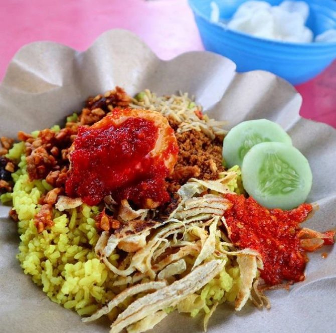 Warung Utem via Instagram.com @foodgallerybdg, 1. Restoran Braga Permai, 2. Mie Rica Kejaksaan, 3. Soto Ahri Bandung, 4. Kue Balok Cihapit Mang Udju, 5. Warung Taru, 6. Nasi Kuning Sumur Bandung, 7. Warung Utem, 8. Sate Jando, 9. Bubur Ayam Mang H. Oyo, 10. Lontong Sayur Padang Dipatiukur, 11. Kupat Tahu Lontong Kari Cicendo, 12. Bubur Ayam Jalaprang, 13. Sate Hadori, 14. Soto Ojolali, 15. Bubur Ayam Gibbas, 16. Kue Ape Family, 17. Kolak Campur Ibu Sari, 18. Kembang Tahu Alkateri, 19. Bubur Ayam Kang Dedi, 20. Bubur Ayam H Amid, 21. Restoran Kehidupan Tidak Pernah Berakhir, 22. Batagor Haji Yunus, 23. Sari Sari – Aneka Kue Jajan Pasar, 24. Soto Sedap Boyolali, 25. Lontong Kari Ayam Bu Sri, 26. Lotek Kalipah Apo 42, 27. Nasi Goreng Aep’s, 28. Bubur Ayam Serburame, 29. Gudeg Jogja, 30. Toko Roti & Kuweh Sidodadi (Toko Sidodadi Roti & Kue), 31. Bubur Ayam Bejo, 32. Gado-Gado Teuku Angkasa / Gado-Gado Tengku Angkasa, 33. Warung Nasi SPG, 34. Warung Nasi Ibu Imas, 35. Roti Gempol, 36. Lotek Mahmud, 37. Cafe Madtari, 38. Warung Kopi Purnama, 39. Kupat Tahu Gempol, 40. Lontong Kari Kebon Karet, 41. Warung Bu Eha, 42. Surabi Cihapit