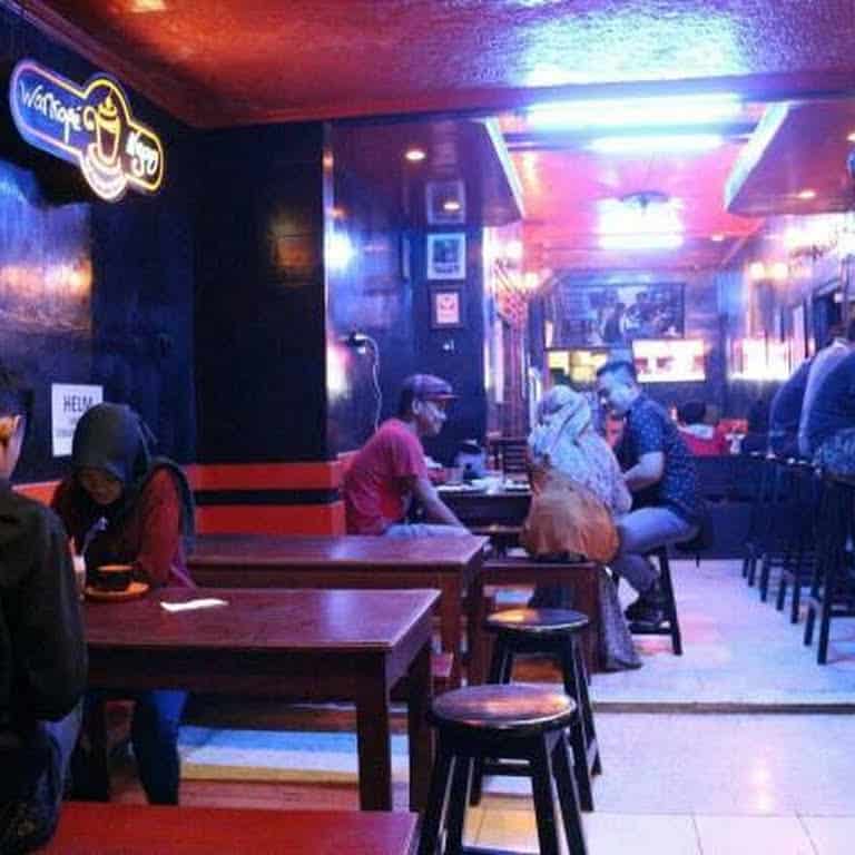 Warkope Nyong via Google My Business, 1. RM Saung Bu Mansur, 2. Bebek Goreng H. Slamet, 3. Kopi Sabin, 4. Rumah Makan Sari Rahayu, 5. Oemah Tahu, 6. Neko Sushi, 7. Dapoer Central, 8. Rumah Makan Pondok Gurih, 9. Kedai Woeloeng Semampir, 10. Kedai Woeloeng, 11. Ayam SaKo, 12. Soto Krandegan Bpk. Aping, 13. Bakso Bu Tomo, 14. Serabine.Co, 15. Soto Bancar 1, 16. Warkope Nyong, 17. Nangkringan, 18. Kedai Ireng Banjarnegara, 19. Mie Ongklok Pak Tugi, 20. Padhang Wulan Coffee and Eatery, 21. Pikasto (Resto Pinggir Kali Serayu), 22. Bakso Gondang Rejo, 23. Ian Ozora Cafe, 24. Kun Cafe , 25. Queen Coffee, 26. Ethnic Cafe &amp; Oriental 99, 27. Rumah Kopi Banjarnegara, 28. Warung Buntil Mbah Abu