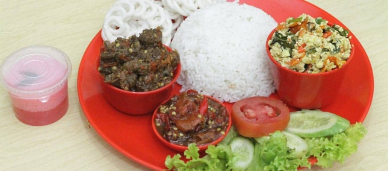 Zona Merah Sukajadi - Tempat Kuliner Malam di Bandung Paing Enak, 1. Marugame Udon, 2. Warung Upnormal, 3. Warung Tutug, 4. Tempat tinggal Makan Kandang Ayam, 5. Cabe Rawit (Cawit), 6. Kopi Endeus, 7. District 29, 8. Bakso Rusuk Samanhudi, 9. Iga Bakar Si Jangkung, 10. Bakso Ceker Braga, 11. Food Street di Sepanjang Jalan CIbadak, 12. Roti Bakar 234 Gang Kote, 13. Sate dan Gule Kambing H.M Harris, 14. Sambal Bakar Mang Ujang, 15. Warung Steak Si Mantan, 16. Kangen Grill, 17. DU Dimsum Bandung, 18. Perkedel Bondon, 19. AA Bistik, 20. Nasi Kalong, 21. Ronde Alkateri, 22. Zona Merah Sukajadi, 23. Bubur Ayam Pa’ Otong, 24. McDurens, 26. Nasi Kuning Pungkur, 27. Sate Bu Ngantuk, 28. Sate Maulana Yusuf, 29. Bubur Bejo, 30. Nasi Goreng Aep’s, 31. Sudirman Street Day and Night Market, 32. RM Megawati, 33. Sate Dj, 34. Warung Jagung Bakar Doel, 35. Warung Nasi Ibu Imas, 36. Bober Café, 27. Surabi Rock Jadul