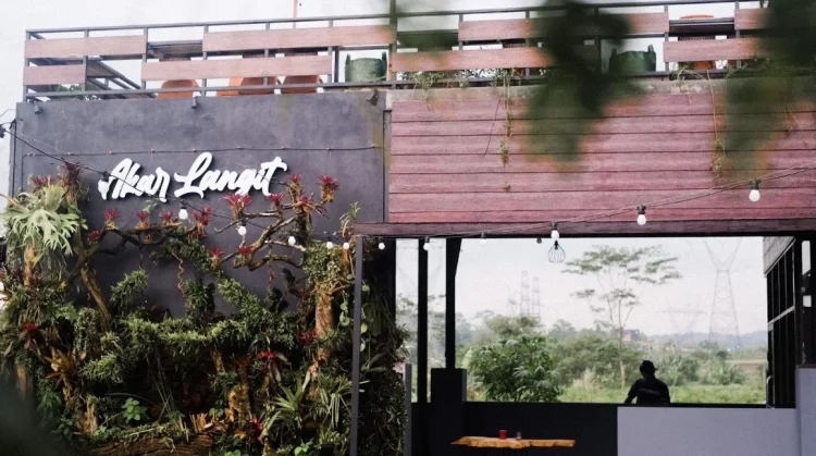 Akar Langit, 1. Jenderal Coffee &amp; Tea Ungaran, 2. Janendra Cafe &amp; Resto, 3. Cerita Kopi, 4. Dawa Cafe, 5. Humaira Resto &amp; Cafe, 6. Pawon Kebun, 7. Trick Espresso Room (Tutup), 8. Abivape Ungaran, 9. D’Bims Cafe, 10. Sikrikil Coffee, 11. Kedai Kopi Saroengan, 12. Sarang Nenen (Tutup), 13. INOS Coffee &amp; Kitchen, 14. KALA COFFEE, 15. De &amp; De Cafe, 16. Nissin Cafe &amp; Emporium, 17. Kopi Tarik Ungaran, 18. MY Coffee &amp; Garage, 19. Wepe Cafe, 20. Limasans Cafe, 21. Akar Langit, 22. Helio Angkringan, 23. Bloom Cafe, 24. Sari Cafe, 25. Angkringan Kembang Ungaran, 26. Sikrikil Coffee, 27. He’eh Coffee, 28. GC CoffeeShop, 29. Angkringan dan Cafe Joe, 30. MINAT KOPI, 31. Before Coffee, 32. Djawarakafe, 33. Jagongan Kopi Ungaran, 34. Cafe Pingli, 35. Burjo Level Up, 36. Adarma Coffee, 37. Kadji Ahmad Coffee House, 38. Naik Atas Cafe, 39. Angkringan Mang ETEK, 40. SUSUKU Cafe, 41. Foodpedia Ungaran, 42. Janji Jiwa Flamboyan Ungaran, 43. Sauh Kulo, 44. 4U Resto n Cafe, 45. Cafe Jowo Angkringan Berkah, 46. Kafka Coffee Ungaran