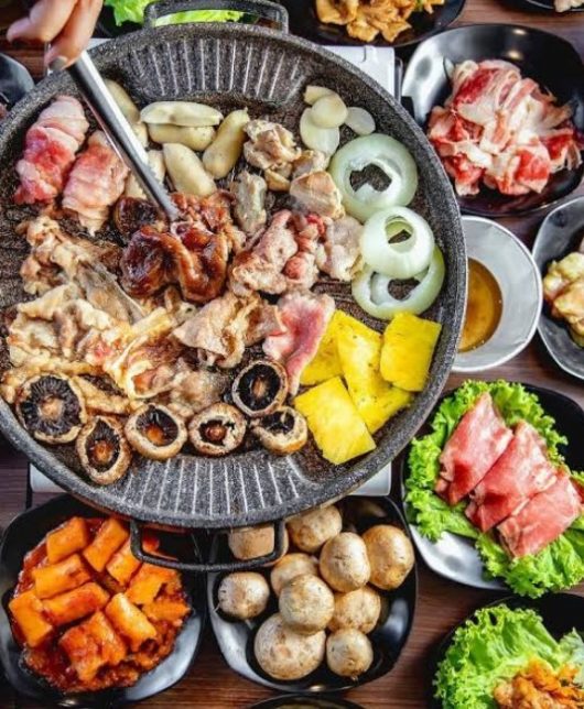 Gaembull Korean &amp; Japanese BBQ Medan, 1. Steak 21, 2. Hanamasa Medan, 3. X.O Suki Medan, 4. Pochajjang Korean BBQ, 5. Simhae Medan, 6. Meatsuka Medan, 7. Heysteak Medan, 8. Seoul Garden Medan, 9. Sky Lounge Nuansa Restoran, 10. Gaembull Korean &amp; Japanese BBQ Medan, 11. Gapyeong Korean BBQ, 12. Lucky King Restaurant, 13. BanThai Suki &amp; BBQ, 14. Shaburi &amp; Kintan Buffet Medan, 15. Spoon Dining Restaurant, 16. JW Marriot Cafe, 17. The Cafe Cambridge, 18. Sushi Tei