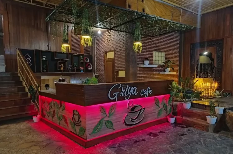 Griya Cafe Trawas, 1. Cangkruan Onokabeh, 2. Coffee Oyiend, 3. Dapur Kurasa, 4. Tjingkir Songo, 5. Warung Alas Pinus, 6. Gartenhütte Kaffee und Aussicht, 7. Jungle Cafe, 8. LA VERDE CAFE, 9. Bustan Allaca, 10. Warung Kadutan, 12. KEDAI PIECU, 13. Cafe Sabin, 14. Sehati Cafe, 15. KEDAI KENANGA Trawas, 16. Elok Cafe, 17. Warung Coffee Oyie’nd, 18. Delta Cafe (Tutup), 19. Sunrise Cafe Trawas, 20. Teras Treteh, 21. D, Caffee, 22. WARUNG MEMORI, 23. Warkop Trawas, 24. BACoffee (BumiAngkerCoffee), 25. Gartenhütte. Kaffee und Aussicht, 26. Alas Trawas by Santoso Group (REAL), 27. Dimensi Kopi, 28. SBC ( Sawah Bar Cafe ), 29. Griya Cafe Trawas, 30. Paido Trawas