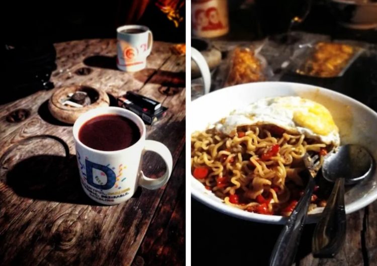 Helio Angkringan, 1. Jenderal Coffee &amp; Tea Ungaran, 2. Janendra Cafe &amp; Resto, 3. Cerita Kopi, 4. Dawa Cafe, 5. Humaira Resto &amp; Cafe, 6. Pawon Kebun, 7. Trick Espresso Room (Tutup), 8. Abivape Ungaran, 9. D’Bims Cafe, 10. Sikrikil Coffee, 11. Kedai Kopi Saroengan, 12. Sarang Nenen (Tutup), 13. INOS Coffee &amp; Kitchen, 14. KALA COFFEE, 15. De &amp; De Cafe, 16. Nissin Cafe &amp; Emporium, 17. Kopi Tarik Ungaran, 18. MY Coffee &amp; Garage, 19. Wepe Cafe, 20. Limasans Cafe, 21. Akar Langit, 22. Helio Angkringan, 23. Bloom Cafe, 24. Sari Cafe, 25. Angkringan Kembang Ungaran, 26. Sikrikil Coffee, 27. He’eh Coffee, 28. GC CoffeeShop, 29. Angkringan dan Cafe Joe, 30. MINAT KOPI, 31. Before Coffee, 32. Djawarakafe, 33. Jagongan Kopi Ungaran, 34. Cafe Pingli, 35. Burjo Level Up, 36. Adarma Coffee, 37. Kadji Ahmad Coffee House, 38. Naik Atas Cafe, 39. Angkringan Mang ETEK, 40. SUSUKU Cafe, 41. Foodpedia Ungaran, 42. Janji Jiwa Flamboyan Ungaran, 43. Sauh Kulo, 44. 4U Resto n Cafe, 45. Cafe Jowo Angkringan Berkah, 46. Kafka Coffee Ungaran