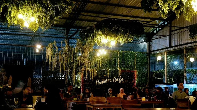 Humaira Resto &amp; Cafe, 1. Jenderal Coffee &amp; Tea Ungaran, 2. Janendra Cafe &amp; Resto, 3. Cerita Kopi, 4. Dawa Cafe, 5. Humaira Resto &amp; Cafe, 6. Pawon Kebun, 7. Trick Espresso Room (Tutup), 8. Abivape Ungaran, 9. D’Bims Cafe, 10. Sikrikil Coffee, 11. Kedai Kopi Saroengan, 12. Sarang Nenen (Tutup), 13. INOS Coffee &amp; Kitchen, 14. KALA COFFEE, 15. De &amp; De Cafe, 16. Nissin Cafe &amp; Emporium, 17. Kopi Tarik Ungaran, 18. MY Coffee &amp; Garage, 19. Wepe Cafe, 20. Limasans Cafe, 21. Akar Langit, 22. Helio Angkringan, 23. Bloom Cafe, 24. Sari Cafe, 25. Angkringan Kembang Ungaran, 26. Sikrikil Coffee, 27. He’eh Coffee, 28. GC CoffeeShop, 29. Angkringan dan Cafe Joe, 30. MINAT KOPI, 31. Before Coffee, 32. Djawarakafe, 33. Jagongan Kopi Ungaran, 34. Cafe Pingli, 35. Burjo Level Up, 36. Adarma Coffee, 37. Kadji Ahmad Coffee House, 38. Naik Atas Cafe, 39. Angkringan Mang ETEK, 40. SUSUKU Cafe, 41. Foodpedia Ungaran, 42. Janji Jiwa Flamboyan Ungaran, 43. Sauh Kulo, 44. 4U Resto n Cafe, 45. Cafe Jowo Angkringan Berkah, 46. Kafka Coffee Ungaran
