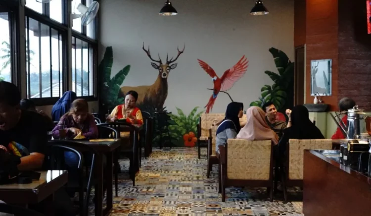 INOS Coffee &amp; Kitchen, 1. Jenderal Coffee &amp; Tea Ungaran, 2. Janendra Cafe &amp; Resto, 3. Cerita Kopi, 4. Dawa Cafe, 5. Humaira Resto &amp; Cafe, 6. Pawon Kebun, 7. Trick Espresso Room (Tutup), 8. Abivape Ungaran, 9. D’Bims Cafe, 10. Sikrikil Coffee, 11. Kedai Kopi Saroengan, 12. Sarang Nenen (Tutup), 13. INOS Coffee &amp; Kitchen, 14. KALA COFFEE, 15. De &amp; De Cafe, 16. Nissin Cafe &amp; Emporium, 17. Kopi Tarik Ungaran, 18. MY Coffee &amp; Garage, 19. Wepe Cafe, 20. Limasans Cafe, 21. Akar Langit, 22. Helio Angkringan, 23. Bloom Cafe, 24. Sari Cafe, 25. Angkringan Kembang Ungaran, 26. Sikrikil Coffee, 27. He’eh Coffee, 28. GC CoffeeShop, 29. Angkringan dan Cafe Joe, 30. MINAT KOPI, 31. Before Coffee, 32. Djawarakafe, 33. Jagongan Kopi Ungaran, 34. Cafe Pingli, 35. Burjo Level Up, 36. Adarma Coffee, 37. Kadji Ahmad Coffee House, 38. Naik Atas Cafe, 39. Angkringan Mang ETEK, 40. SUSUKU Cafe, 41. Foodpedia Ungaran, 42. Janji Jiwa Flamboyan Ungaran, 43. Sauh Kulo, 44. 4U Resto n Cafe, 45. Cafe Jowo Angkringan Berkah, 46. Kafka Coffee Ungaran