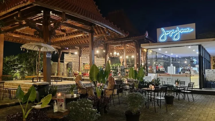 Janji Jiwa Flamboyan Ungaran, 1. Jenderal Coffee &amp; Tea Ungaran, 2. Janendra Cafe &amp; Resto, 3. Cerita Kopi, 4. Dawa Cafe, 5. Humaira Resto &amp; Cafe, 6. Pawon Kebun, 7. Trick Espresso Room (Tutup), 8. Abivape Ungaran, 9. D’Bims Cafe, 10. Sikrikil Coffee, 11. Kedai Kopi Saroengan, 12. Sarang Nenen (Tutup), 13. INOS Coffee &amp; Kitchen, 14. KALA COFFEE, 15. De &amp; De Cafe, 16. Nissin Cafe &amp; Emporium, 17. Kopi Tarik Ungaran, 18. MY Coffee &amp; Garage, 19. Wepe Cafe, 20. Limasans Cafe, 21. Akar Langit, 22. Helio Angkringan, 23. Bloom Cafe, 24. Sari Cafe, 25. Angkringan Kembang Ungaran, 26. Sikrikil Coffee, 27. He’eh Coffee, 28. GC CoffeeShop, 29. Angkringan dan Cafe Joe, 30. MINAT KOPI, 31. Before Coffee, 32. Djawarakafe, 33. Jagongan Kopi Ungaran, 34. Cafe Pingli, 35. Burjo Level Up, 36. Adarma Coffee, 37. Kadji Ahmad Coffee House, 38. Naik Atas Cafe, 39. Angkringan Mang ETEK, 40. SUSUKU Cafe, 41. Foodpedia Ungaran, 42. Janji Jiwa Flamboyan Ungaran, 43. Sauh Kulo, 44. 4U Resto n Cafe, 45. Cafe Jowo Angkringan Berkah, 46. Kafka Coffee Ungaran