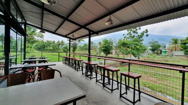MINAT KOPI, 1. Jenderal Coffee &amp; Tea Ungaran, 2. Janendra Cafe &amp; Resto, 3. Cerita Kopi, 4. Dawa Cafe, 5. Humaira Resto &amp; Cafe, 6. Pawon Kebun, 7. Trick Espresso Room (Tutup), 8. Abivape Ungaran, 9. D’Bims Cafe, 10. Sikrikil Coffee, 11. Kedai Kopi Saroengan, 12. Sarang Nenen (Tutup), 13. INOS Coffee &amp; Kitchen, 14. KALA COFFEE, 15. De &amp; De Cafe, 16. Nissin Cafe &amp; Emporium, 17. Kopi Tarik Ungaran, 18. MY Coffee &amp; Garage, 19. Wepe Cafe, 20. Limasans Cafe, 21. Akar Langit, 22. Helio Angkringan, 23. Bloom Cafe, 24. Sari Cafe, 25. Angkringan Kembang Ungaran, 26. Sikrikil Coffee, 27. He’eh Coffee, 28. GC CoffeeShop, 29. Angkringan dan Cafe Joe, 30. MINAT KOPI, 31. Before Coffee, 32. Djawarakafe, 33. Jagongan Kopi Ungaran, 34. Cafe Pingli, 35. Burjo Level Up, 36. Adarma Coffee, 37. Kadji Ahmad Coffee House, 38. Naik Atas Cafe, 39. Angkringan Mang ETEK, 40. SUSUKU Cafe, 41. Foodpedia Ungaran, 42. Janji Jiwa Flamboyan Ungaran, 43. Sauh Kulo, 44. 4U Resto n Cafe, 45. Cafe Jowo Angkringan Berkah, 46. Kafka Coffee Ungaran