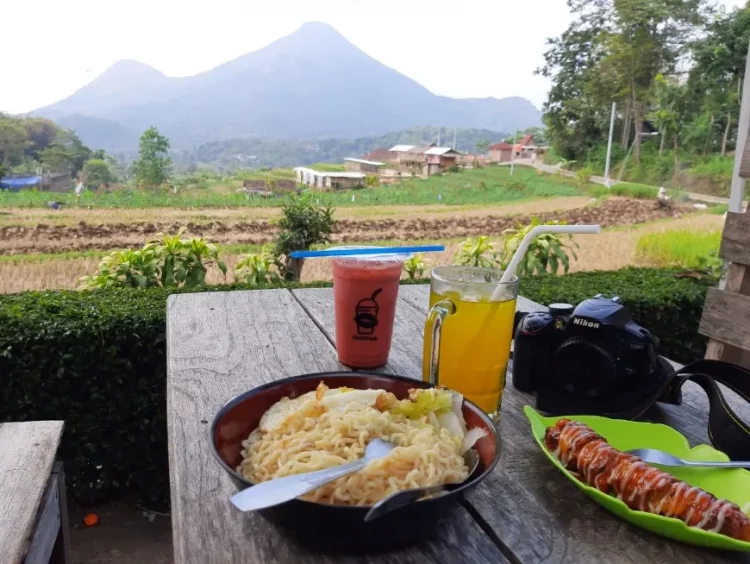 Paido Trawas, 1. Cangkruan Onokabeh, 2. Coffee Oyiend, 3. Dapur Kurasa, 4. Tjingkir Songo, 5. Warung Alas Pinus, 6. Gartenhütte Kaffee und Aussicht, 7. Jungle Cafe, 8. LA VERDE CAFE, 9. Bustan Allaca, 10. Warung Kadutan, 12. KEDAI PIECU, 13. Cafe Sabin, 14. Sehati Cafe, 15. KEDAI KENANGA Trawas, 16. Elok Cafe, 17. Warung Coffee Oyie’nd, 18. Delta Cafe (Tutup), 19. Sunrise Cafe Trawas, 20. Teras Treteh, 21. D, Caffee, 22. WARUNG MEMORI, 23. Warkop Trawas, 24. BACoffee (BumiAngkerCoffee), 25. Gartenhütte. Kaffee und Aussicht, 26. Alas Trawas by Santoso Group (REAL), 27. Dimensi Kopi, 28. SBC ( Sawah Bar Cafe ), 29. Griya Cafe Trawas, 30. Paido Trawas