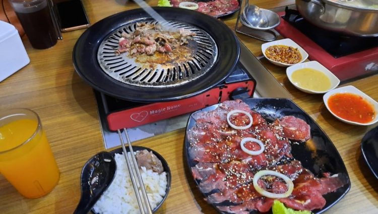 Samsob Suki, 1. Seroja Asia, 2. Fukuzushi, 3. Eastern Restaurant, 4. Shukaku BBQ, Shabu &amp; Agemono, 5. Gyu-kaku Pangeran Kornel Bandung, 6. Jiganasuki Restaurant Bandung, 7. Shabu Kojo Restaurant, 8. Hachi Grill Sutami Bandung, 9. GoGrill-ah! Bandung, 10. Fogo Brazilian BBQ, 11. Shaburi &amp; Kintan Buffet PVJ, 12. Sha-Waregna Restaurant, 13. Sumeragi Izakaya, 14. Ushishi Japanese BBQ, 15. Shabu Suki (Tutup), 16. Haki Korean BBQ, 17. Feast Restoran , 18. Samsob Suki, 19. Oharang BBQ, 20. Shabu Ghin 23 Paskal (Tutup), 21. Celengan BBQ (TUTUP), 22. Pochajjang Korean BBQ (Tutup), 23. Gyu-Gyu Japanese BBQ, 24. Mai Suki, 25. Haeng-Un Korean BBQ &amp; Homemade Dishes (Tutup), 26. Hanamasa Bandung, 27. Flaming Pots Boil &amp; Grill, 28. Shabu Hachi Cilaki Bandung, 29. Shawaregna, 30. Ikugo Grill and Hotpot, 31. Kirai Dimsum, 32. Wok n Tok, Yello Hotel, 33. Manse Korean Grill, 34. Bilbao Brasserie, 35. Parc De Vile Restaurant, Best Western Premier La Grande Hotel