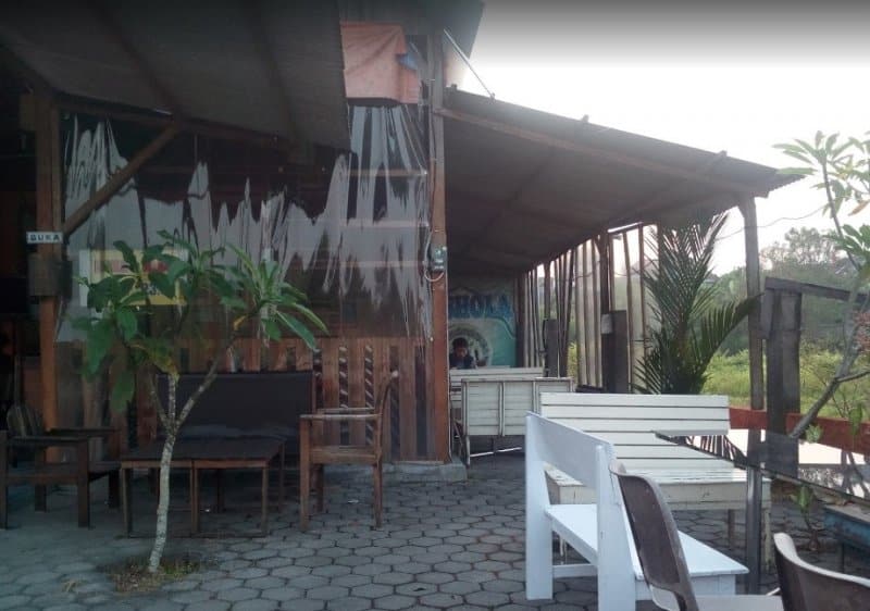 Sikeikil Coffee, 1. Jenderal Coffee &amp; Tea Ungaran, 2. Janendra Cafe &amp; Resto, 3. Cerita Kopi, 4. Dawa Cafe, 5. Humaira Resto &amp; Cafe, 6. Pawon Kebun, 7. Trick Espresso Room (Tutup), 8. Abivape Ungaran, 9. D’Bims Cafe, 10. Sikrikil Coffee, 11. Kedai Kopi Saroengan, 12. Sarang Nenen (Tutup), 13. INOS Coffee &amp; Kitchen, 14. KALA COFFEE, 15. De &amp; De Cafe, 16. Nissin Cafe &amp; Emporium, 17. Kopi Tarik Ungaran, 18. MY Coffee &amp; Garage, 19. Wepe Cafe, 20. Limasans Cafe, 21. Akar Langit, 22. Helio Angkringan, 23. Bloom Cafe, 24. Sari Cafe, 25. Angkringan Kembang Ungaran, 26. Sikrikil Coffee, 27. He’eh Coffee, 28. GC CoffeeShop, 29. Angkringan dan Cafe Joe, 30. MINAT KOPI, 31. Before Coffee, 32. Djawarakafe, 33. Jagongan Kopi Ungaran, 34. Cafe Pingli, 35. Burjo Level Up, 36. Adarma Coffee, 37. Kadji Ahmad Coffee House, 38. Naik Atas Cafe, 39. Angkringan Mang ETEK, 40. SUSUKU Cafe, 41. Foodpedia Ungaran, 42. Janji Jiwa Flamboyan Ungaran, 43. Sauh Kulo, 44. 4U Resto n Cafe, 45. Cafe Jowo Angkringan Berkah, 46. Kafka Coffee Ungaran